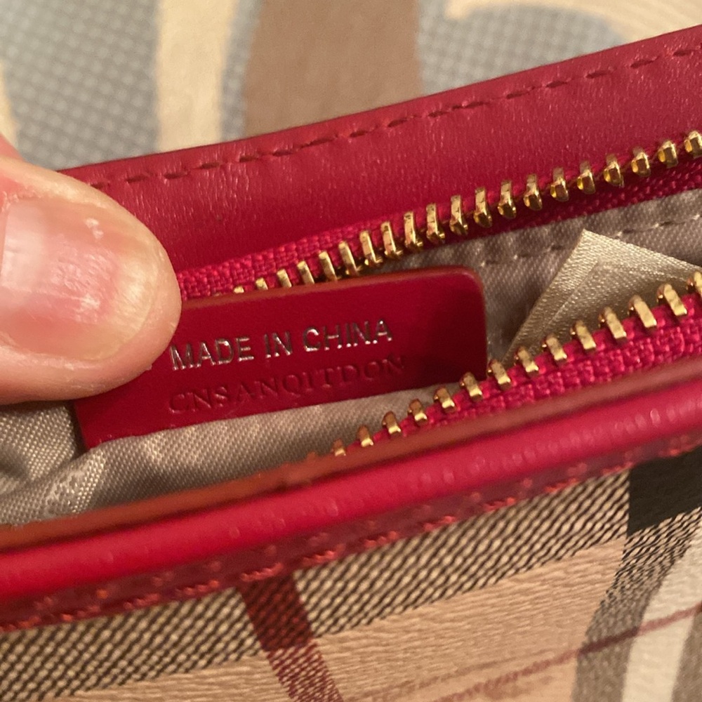 Burberry Haymaker Wristlet w/ Gold Chain COA - Picture 10 of 11